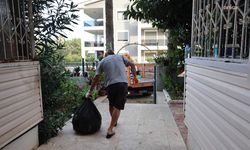 Marmaris'te çöp ev temizlendi: Bir kamyon atık çıkarılan evde, 14 kedi ile bir köpek de bulundu