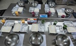 Mersin Büyükşehir Belediyesi Hamzabeyli Köyümüz Atölye'de 'üç renkli erişte' yapıldı