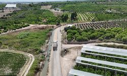 Mersin Büyükşehir Belediyesi, Mezitli'de altyapı çalışmaları nedeniyle bozulan yolları yeniliyor
