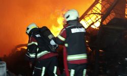 Mersin İtfaiyesi, kimyasal madde tesisindeki yangını kontrol altına aldı