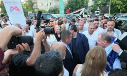 'Mezitli Kent Meydanı' projesinin temeli atıldı... Vahap Seçer: 'Gecemiz, gündüzümüz Mersin'e hizmet etmek'