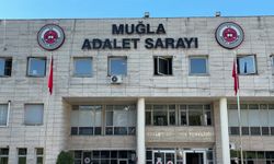 Muğla'da tekneyle yurt dışına kaçmaya çalışan 9 FETÖ şüphelisi ve kaptan adliyeye sevk edildi