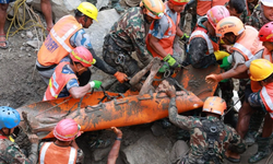 Nepal'de sel felaketinden 9 gün sonra iki işçi tünelden sağ çıkarıldı