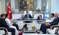 Ortahisar Belediye Başkanı Kaya, Akdeniz Oyunları'ndan madalyalarla dönen Selimzade'yi ağırladı