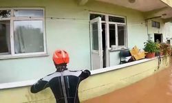 Sakarya'nın Karasu ilçesinde selde mahsur kalan 4 kişi kurtarıldı