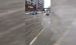 Sinop'ta gece saatlerinden itibaren etkili olan sağanak hayatı olumsuz etkiledi