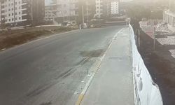 Sultanbeyli'de otomobil otobüse çarptı, 4 kişi yaralandı