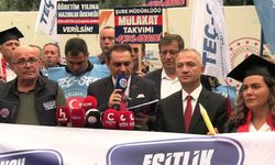TEÇ-SEN üyeleri MEB önünden seslendi: 'MEB'de görev yapan eğitim çalışanlarının statüsü güçlendirilmelidir'
