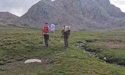 Tunceli'de doğa gezisini yarıda bırakıp 8 saat boyunca çöp taşıdılar