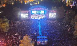 Uluslararası Eskişehir Porsuk Festivali, 'Mor ve Ötesi' konseriyle sona erdi