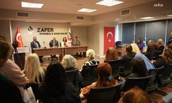 Ümit Özdağ, partisinin İstanbul İl Kadın Kolları üyeleriyle bir araya geldi