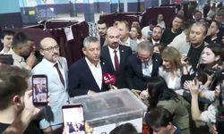 YENİ Parti Lideri Özel, Yunusemre'de ilçe başkanlığı için yapılan ön seçimde oy kullandı