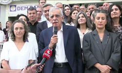 Yerlerine kayyum atanan DEM Partili belediye başkanları buluştu... Ahmet Türk: 'Çok önemli adımlar atılmasa dahi süreci sabırla destekliyoruz'