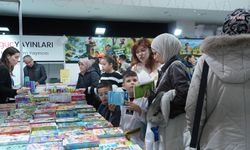 2. Balıkesir Kitap Fuarı, üç günde 40 bin ziyaretçiyi ağırladı... Başkan Akın: 'Gün geçtikçe kalabalık da heyecan da büyüyor'