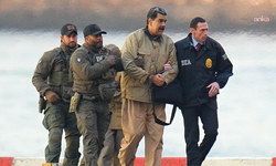 ABD tarafından kaçırılan Venezuela Devlet Başkanı Maduro ve eşi, siyasi muhaliflere işkence suçlamasıyla bugün hakim karşısına çıkacak