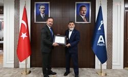 Ağıralioğlu, Doğu Türkistan Millî Vakfı Başkanı Seyfullah Abdukadir ile görüştü
