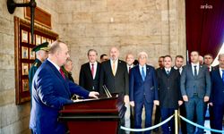 Ankara Valisi Canbolat, Muhtarlar Günü dolayısıyla Anıtkabir'i ziyaret etti