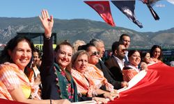 Antalya Büyükşehir Belediye Başkan Vekili Özdemir ve kadın muhtarlar, Kaş'ta güreş heyecanına ortak oldu