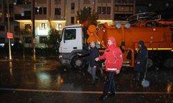 Ataşehir'de sağanak mesaisi: Belediye ekipleri tüm mahallelerde sahada