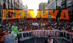 Avrupa'da 'hayat pahalılığı' protestoları... Madrid'de yaşayan Linde: 'İspanya'da asgari ücretle, yalnız kirada yaşamak çok zor, ev satın almak neredeyse imkansız'