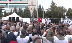 AYM önünde erişim engellerine karşı eylem: 'Türkiye'yi sansürle susturamasınız'