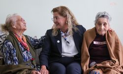 Bakırköy Belediye Başkanı Ovalıoğlu'ndan Dünya Yaşlılar Günü'nde iki kız kardeşe ziyaret