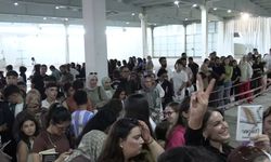Başak Demirtaş, Selahattin Demirtaş'ın kitaplarını imzaladı: 'En yakın zamanda o da aramızda olacak'