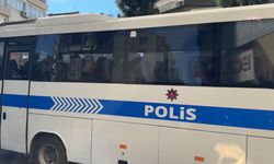 Bayraklı Belediyesi soruşturmasında gözaltına alınan 47 şüpheliden 43'ü adliye sevk edildi