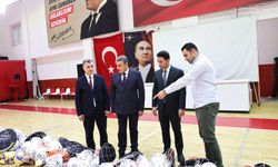 Bayraklı'da 51 okula 1,5 milyon TL'lik spor desteği