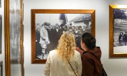 Beyoğlu'nda Cumhuriyet tarihine fotoğraflı yolculuk: 'Atatürk Arşivi Sergisi' açıldı