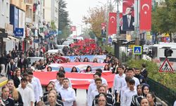 Bozüyük'te Cumhuriyet Bayramı yürüyüş ve törenlerle kutlandı