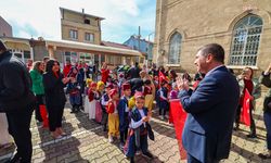 Burdur'da Cumhuriyet coşkusu miniklerin kortejiyle sokaklara taştı