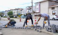 Burhaniye'de yol bakım ve onarım çalışmaları devam ediyor