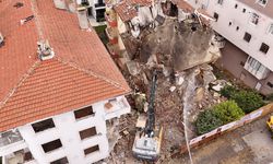 Büyükçekmece'de 21 bağımsız bölümden oluşan riskli yapılar yıkıldı