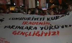 CHP İstanbul İl Başkanı Yüksel: 'İstanbul'un en yoksul ilçesinde bu yoğun yağış ortamında binlerce kişiyle birlikte yürüyerek Arnavutköylülerle kucaklaşmıştır'