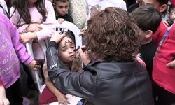 CHP İzmir İl Gençlik Kolları'ndan Ege Mahallesi'nde çocuklara Cumhuriyet Bayramı etkinliği