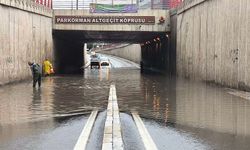Diyarbakır'da sağanak hayatı olumsuz etkiledi, trafik durma noktasına geldi