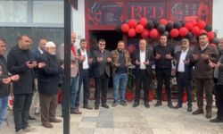 Alaca’da Dualı İç Giyim Mağazası Açılışı Sosyal Medyayı Salladı! İlçe Protokolü Tam Kadro Katıldı