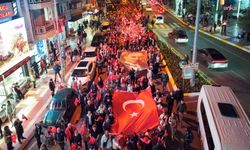 Efeler'de binler, 'Cumhuriyet Yürüyüşü'nde buluştu