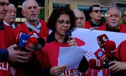 Eskişehir'de bastonuyla emekli eyleminde: 'Yaşamak değil bu, sürünüyorum'