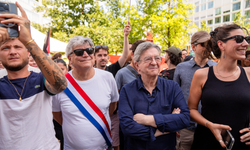 Fransız solcu lider Melenchon'dan polisin öğrenci protestolarına müdahalesine tepki