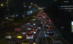 Galatasaray - Fenerbahçe ve Beşiktaş - Başakşehir maçlarının oynanacağı İstanbul'da akşam trafiğinde yoğunluk oluştu