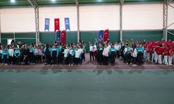 'Geleceğin Raketleri Bursa'da Buluşuyor' projesi ile 600 öğrenci ücretsiz tenis eğitimi alacak