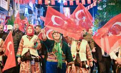 Gemlik'te Anadolu'nun renkleri Cumhuriyet coşkusuyla buluştu