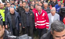 İBB Başkan Vekili Nuri Aslan, selden en çok etkilenen Ayazağa'da inceleme yaptı: Çözüm yolu üretip mutlaka milletimizin yanında olacağız'