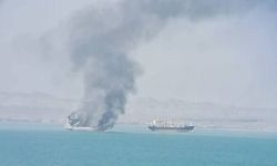 Hürmüz Boğazı'nda tanker vuruldu! Yangın çıktı