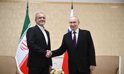 İran Cumhurbaşkanı Pezeşkiyan, Putin ile Türkmenistan'da görüştü