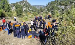 Isparta'da Yazılı Kanyon'da mahsur kalan 10 kişiyi kurtarma çalışmaları yeniden başlatıldı