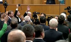 İYİ Parti Grup Toplantısı.... Dervişoğlu'ndan fon krizi sorusu: 'Erdoğan bütün bunlardan habersiz midir?'