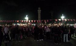 İzmir'de Cumhuriyet Bayramı coşkusu: Bin dronla gökyüzü aydınlandı